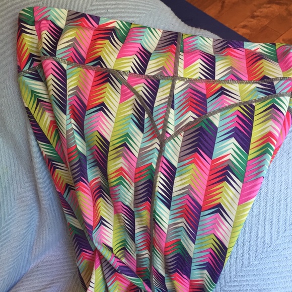 Fabletics colourful capri leggings - Picture 4 of 6